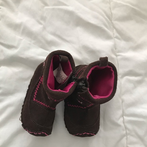 5/$25 JOE FRESH Baby Zip Up Boots - Picture 2 of 7